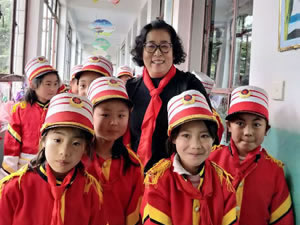 為智慧慷慨解囊，憑知識扶危濟困